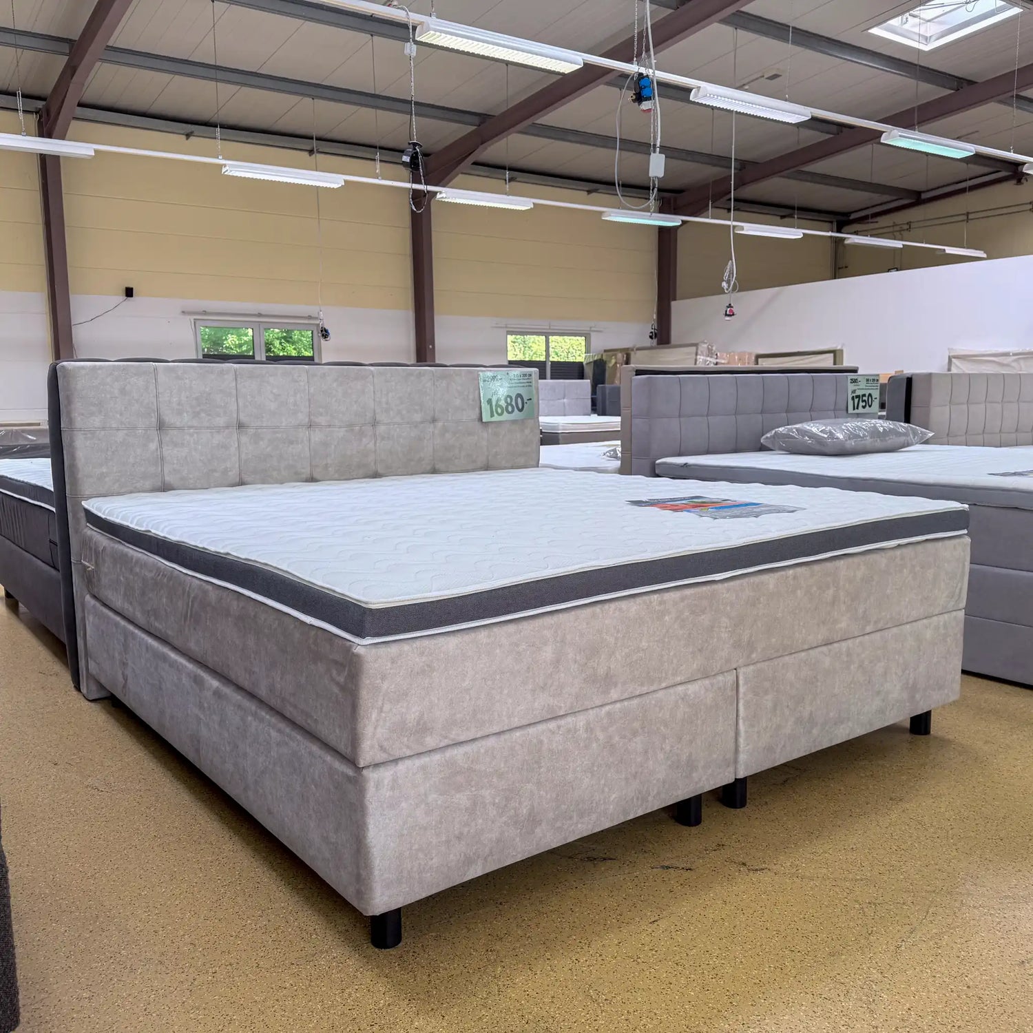 Boxspringbett 200x200 Beige Stoff 5 Teilig