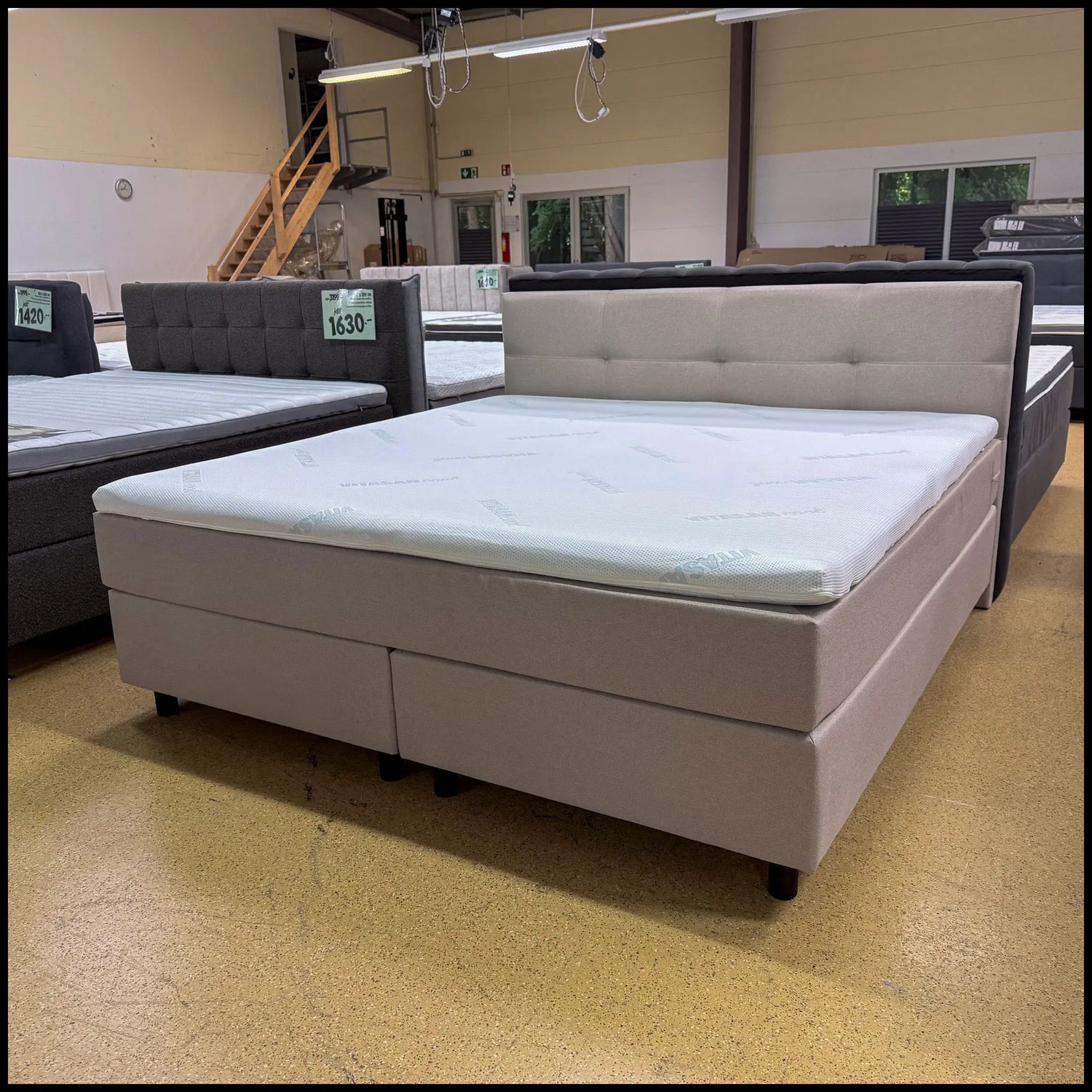 Boxspringbett 200x200 Beige Stoff 5 Teilig