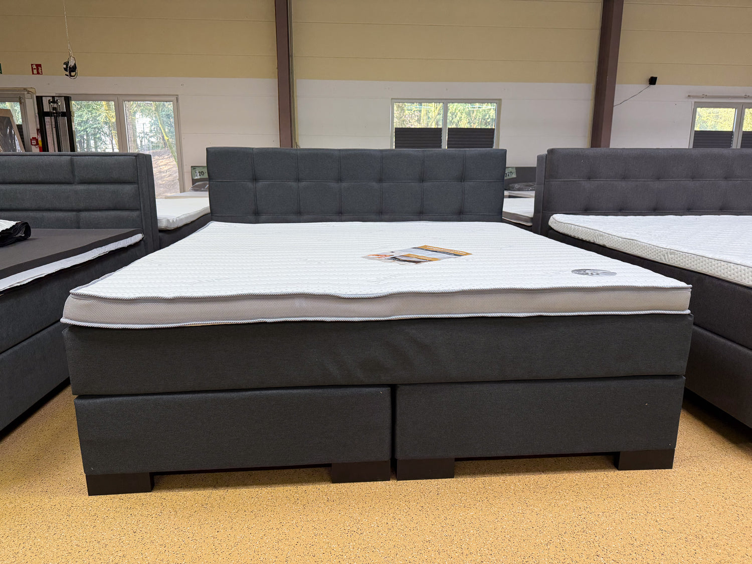 Boxspringbett 200x200 Stoff Schwarz 5 Teilig