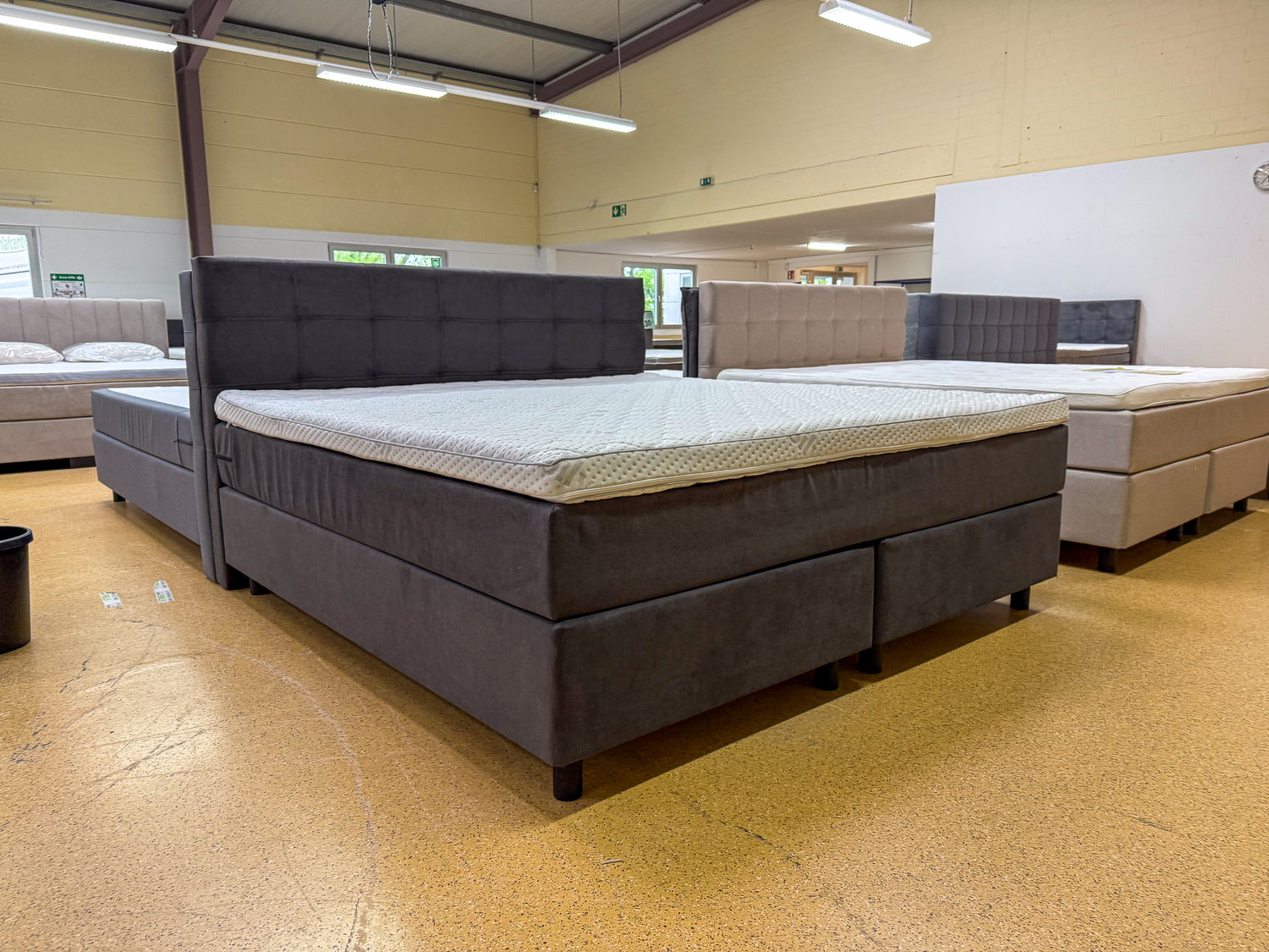 Boxspringbett 200x200 Stoff Schwarz 5 Teilig