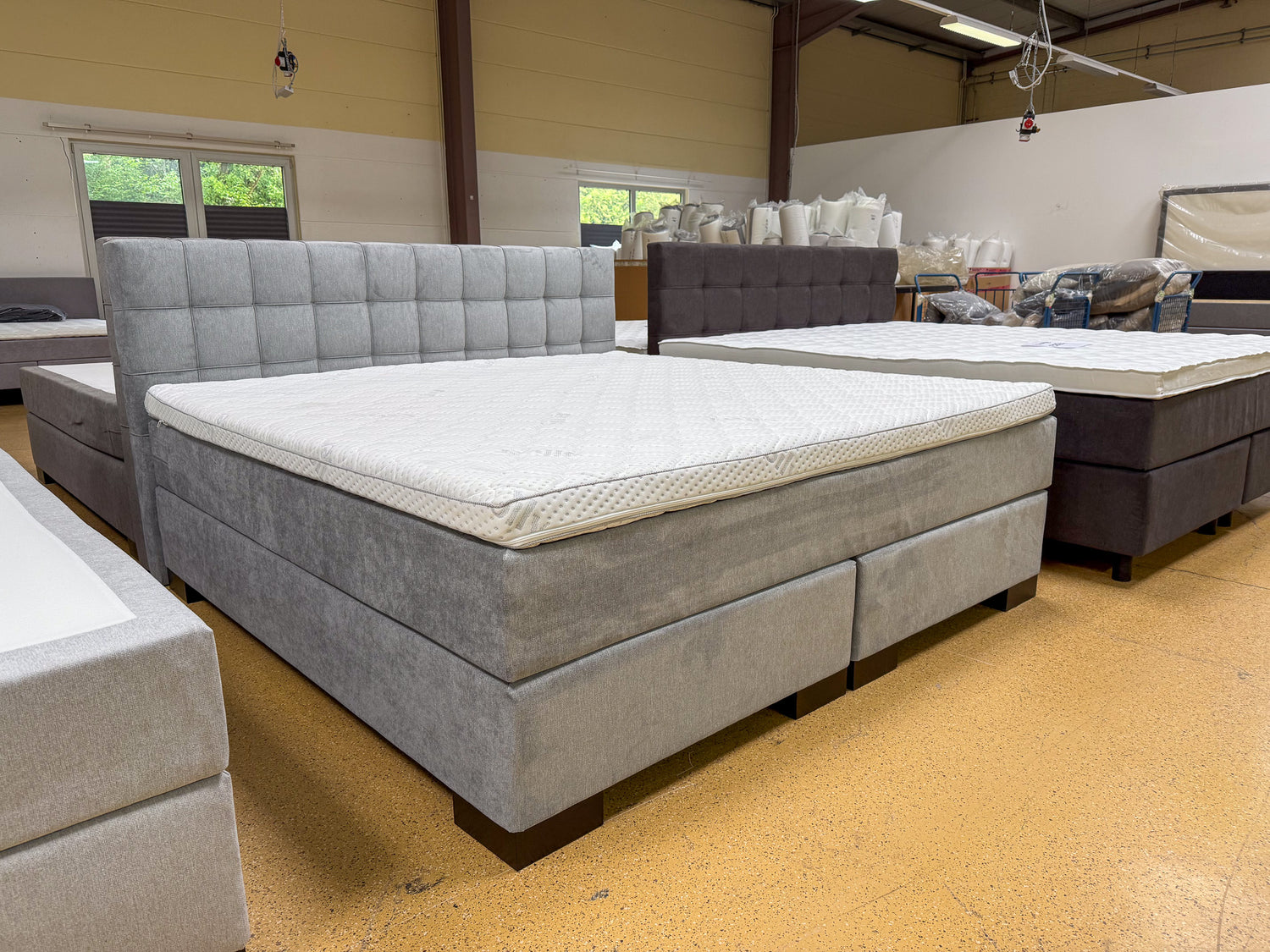 Boxspringbett 200x200 Samtstoff Hellgrau 5 Teilig