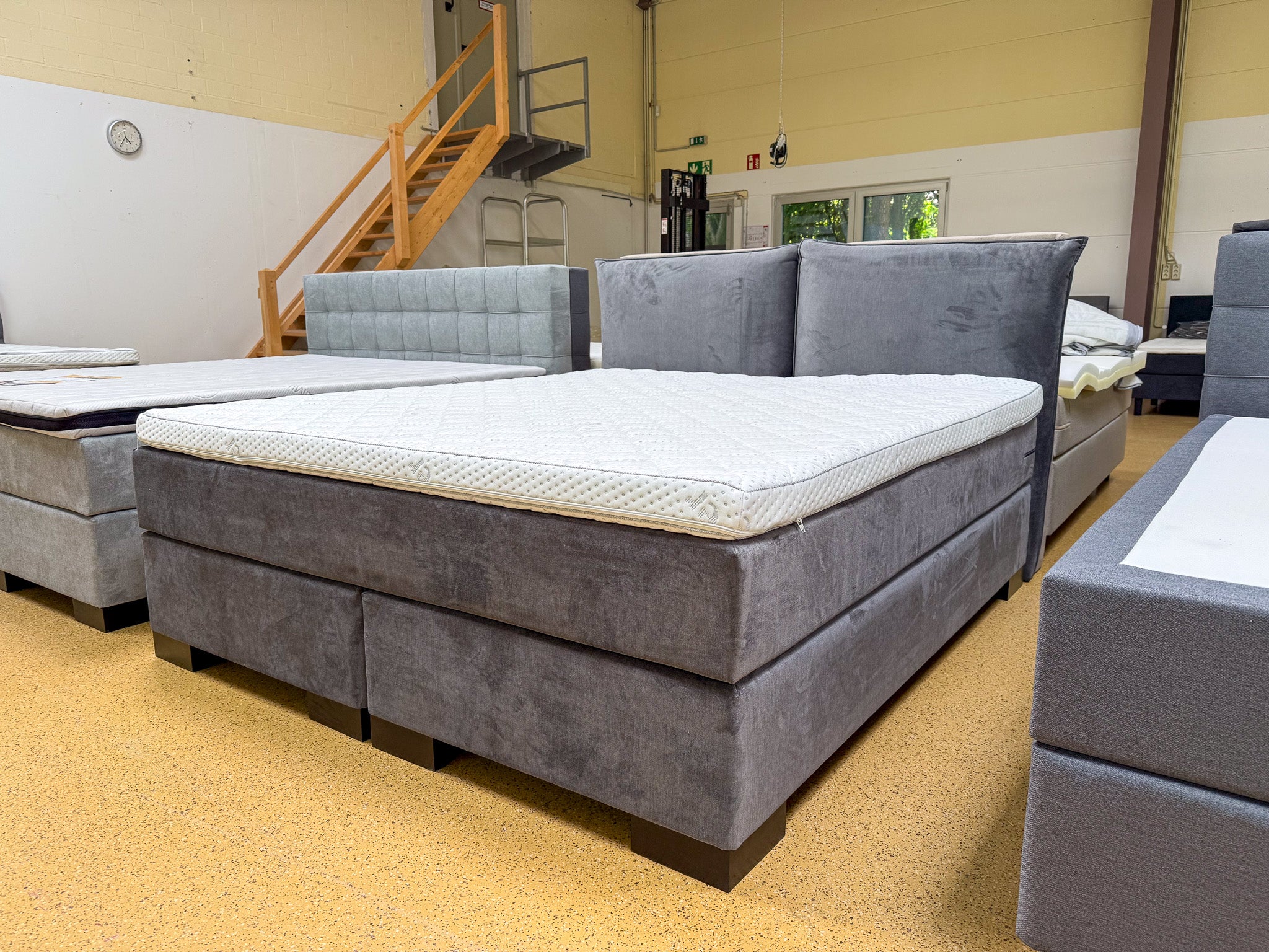 Boxspringbett 180x200 Samt Stoff Grau 5 Teilig