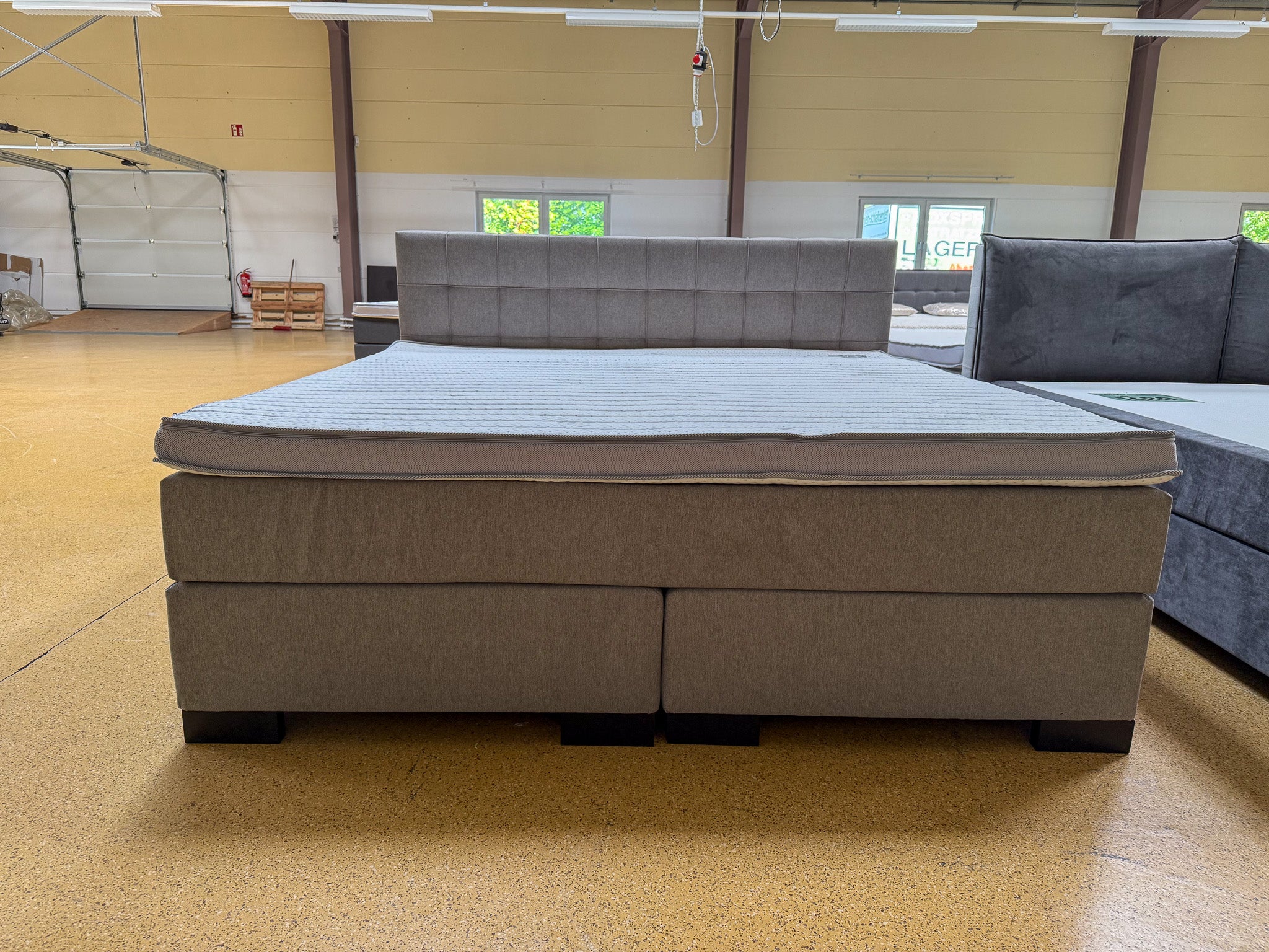 Boxspringbett 200x200 Stoff Beige Grau 5 Teilig