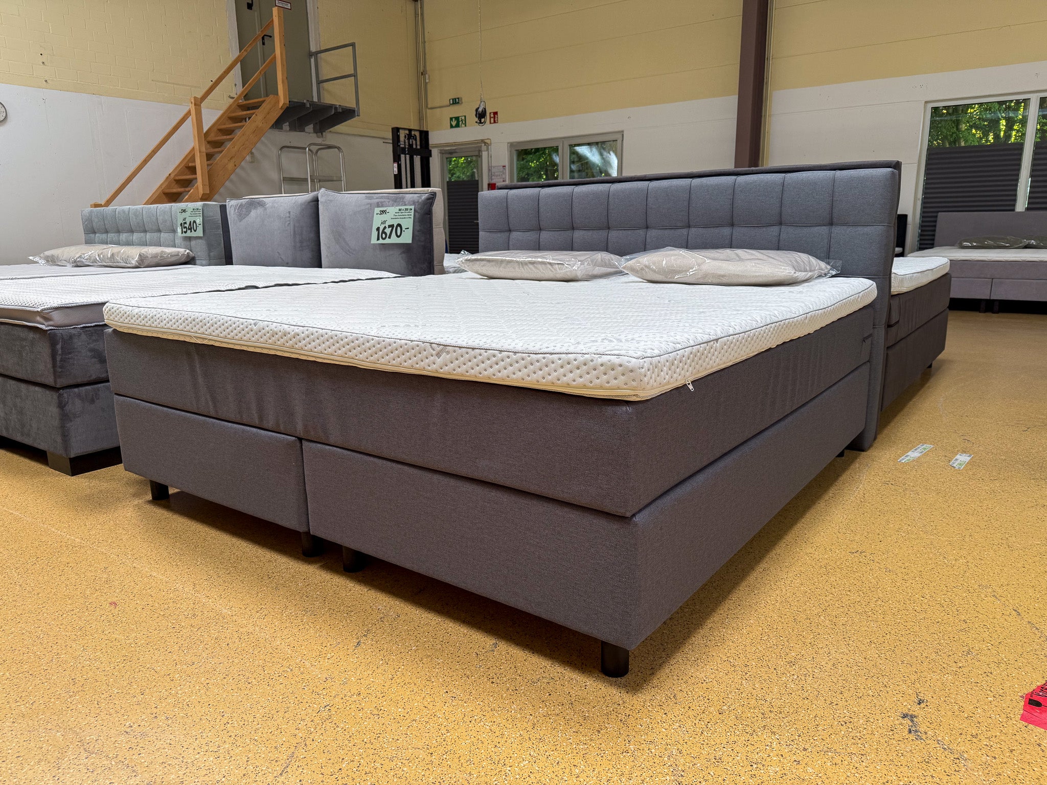 Boxspringbett 200x200 Stoff Grau 5 Teilig