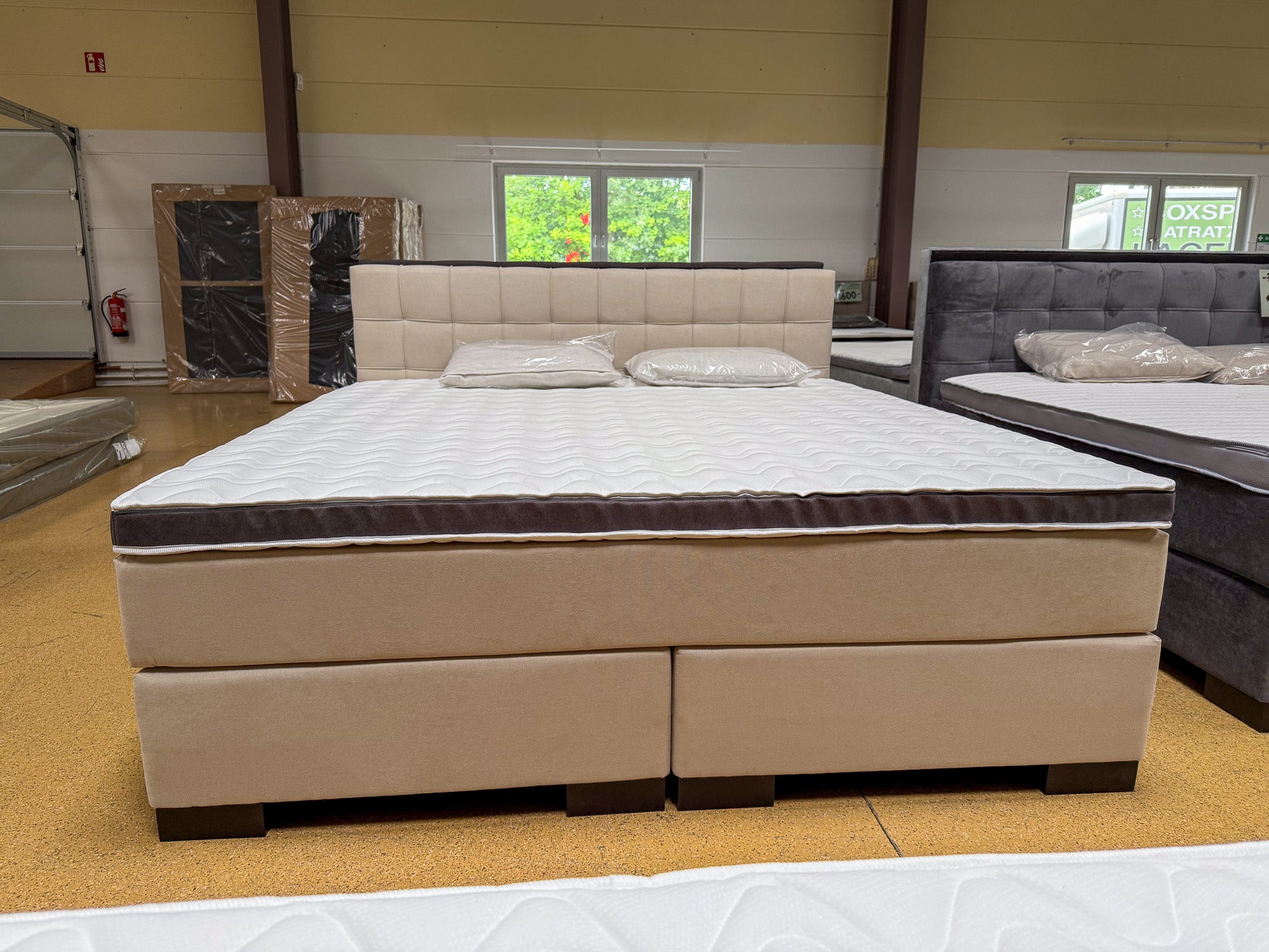 Boxspringbett 200x220 Stoff Beige 5 Teilig