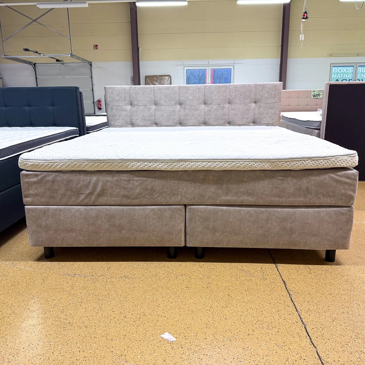 Boxspringbett 200x200 Beige Stoff 5 Teilig