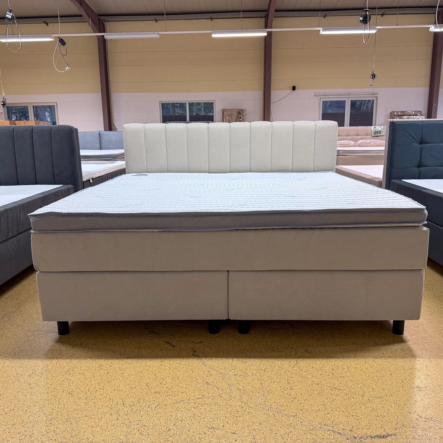 Boxspringbett 200x200 Beige Stoff 5 Teilig