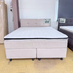 Boxspringbett Ben 160x200 in Beige mit rechteckig gestepptem Kopfteil, Visco-Komfortschaumtopper und schwarzen Holzfüßen, Frontansicht
