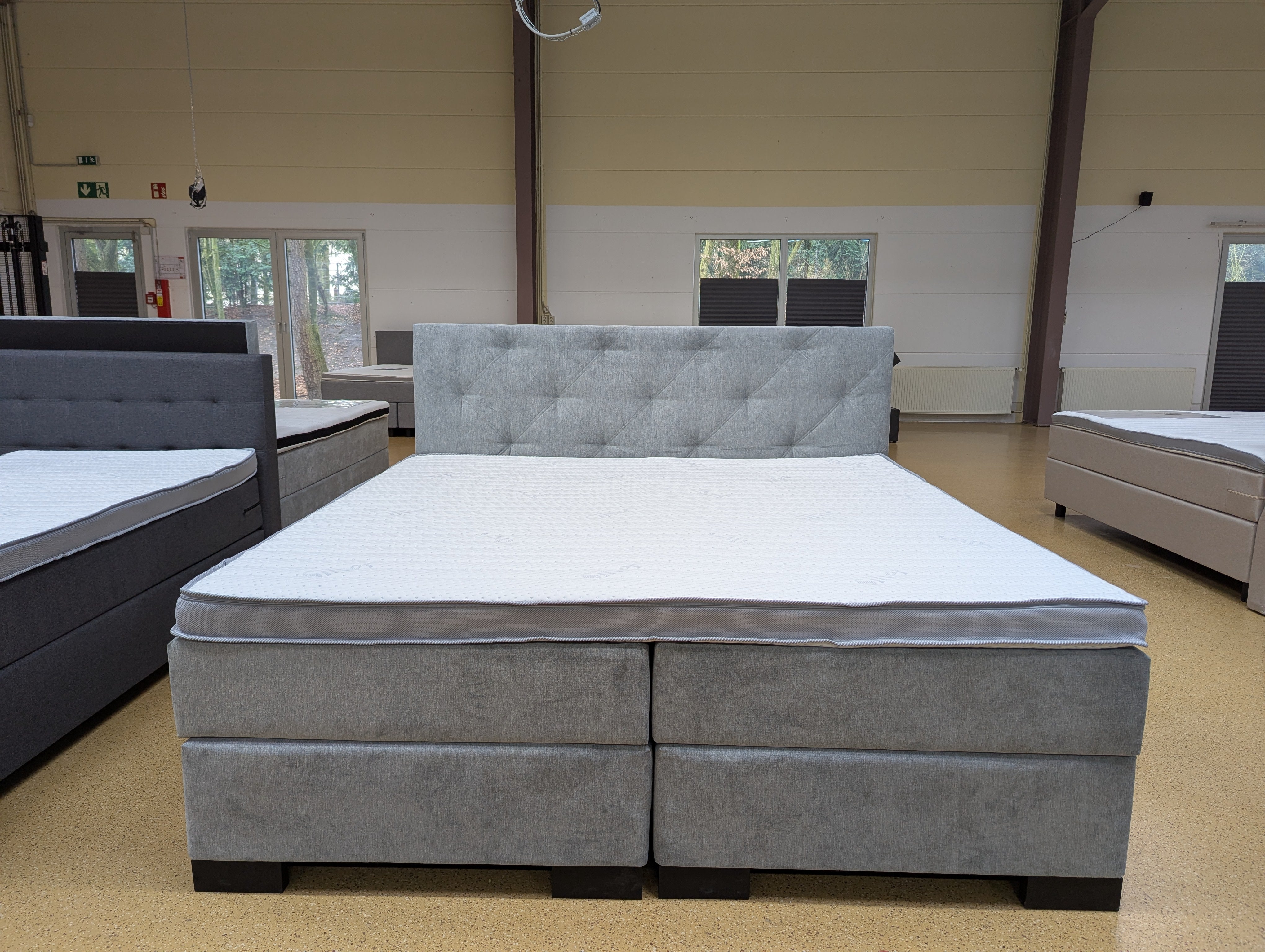 Boxspringbett 200x200 6 Teilig - Hellgrau - Bett