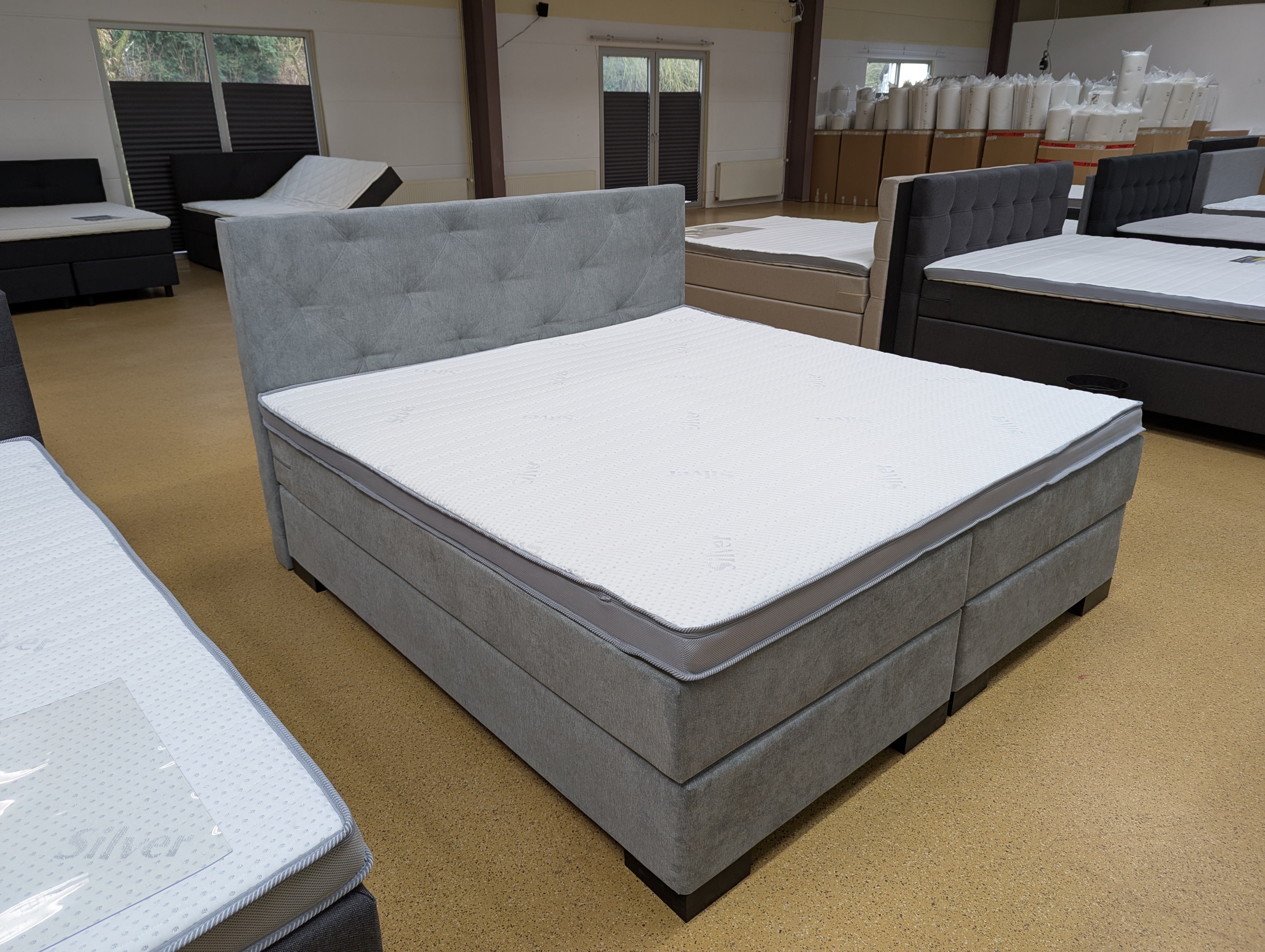 Boxspringbett 200x200 6 Teilig - Hellgrau - Bett